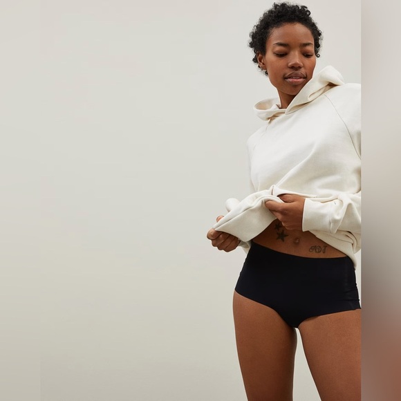 Everlane Other - Two pairs everlane no-show hipsters